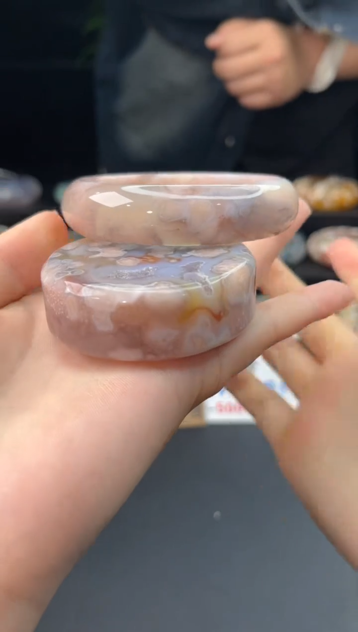 【闪购商品】石英质玉手镯未镶嵌赠送镯心（56圈口）无证书