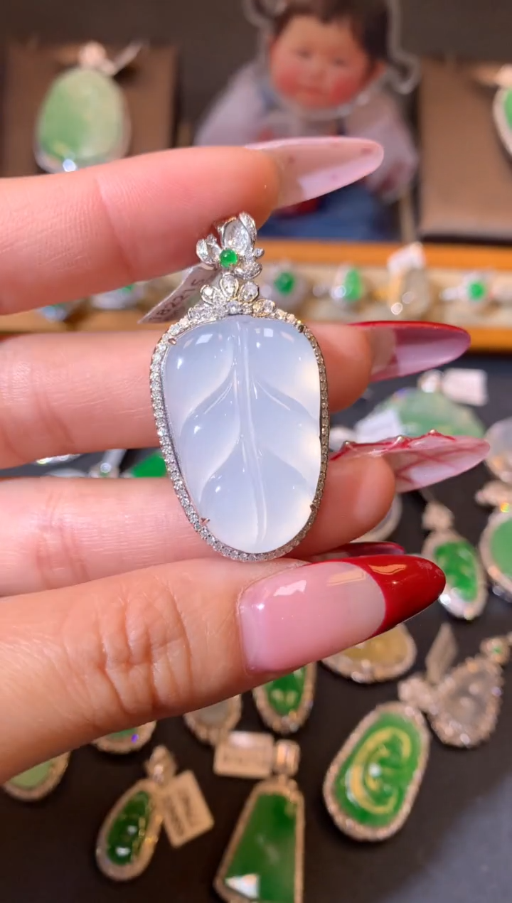 【闪购商品】翡翠吊坠(不含链)18K金镶嵌吊坠