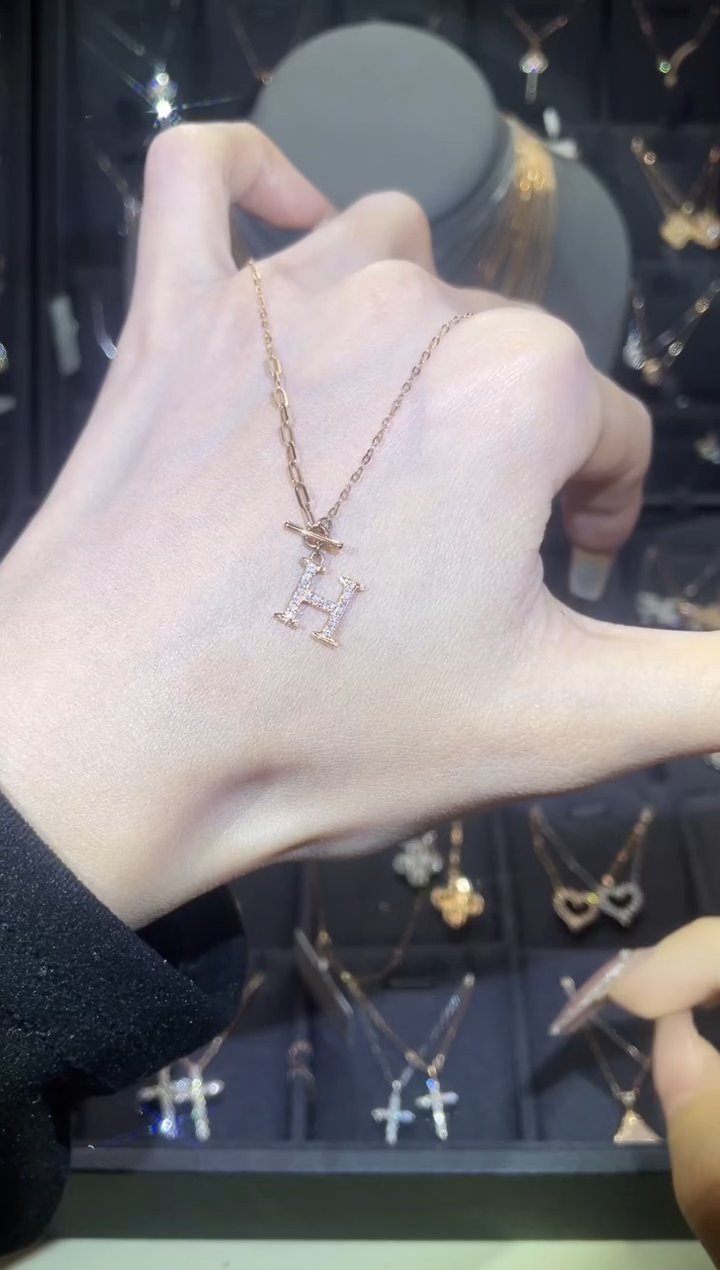 【闪购商品】钻石项链18K金镶嵌18K金玫  多人 字母