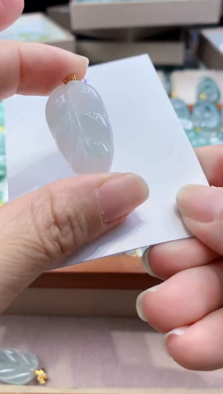 翡翠18K金镶嵌颈饰天然缅甸a货翡翠