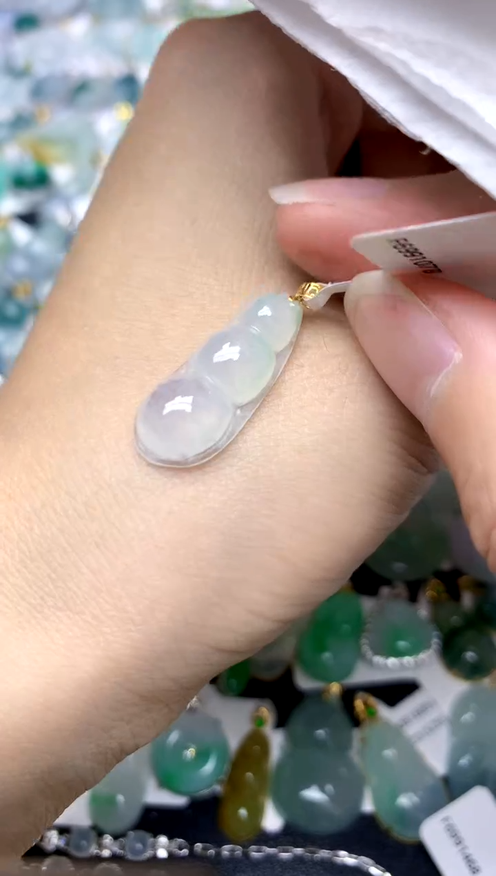 颈饰18K金镶嵌翡翠天然A货翡翠