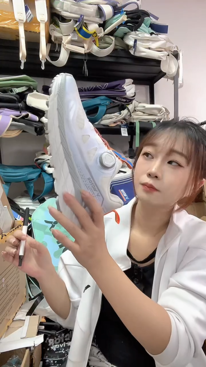 VICTOR威克多微瑕正品球鞋   23   旋钮  38码