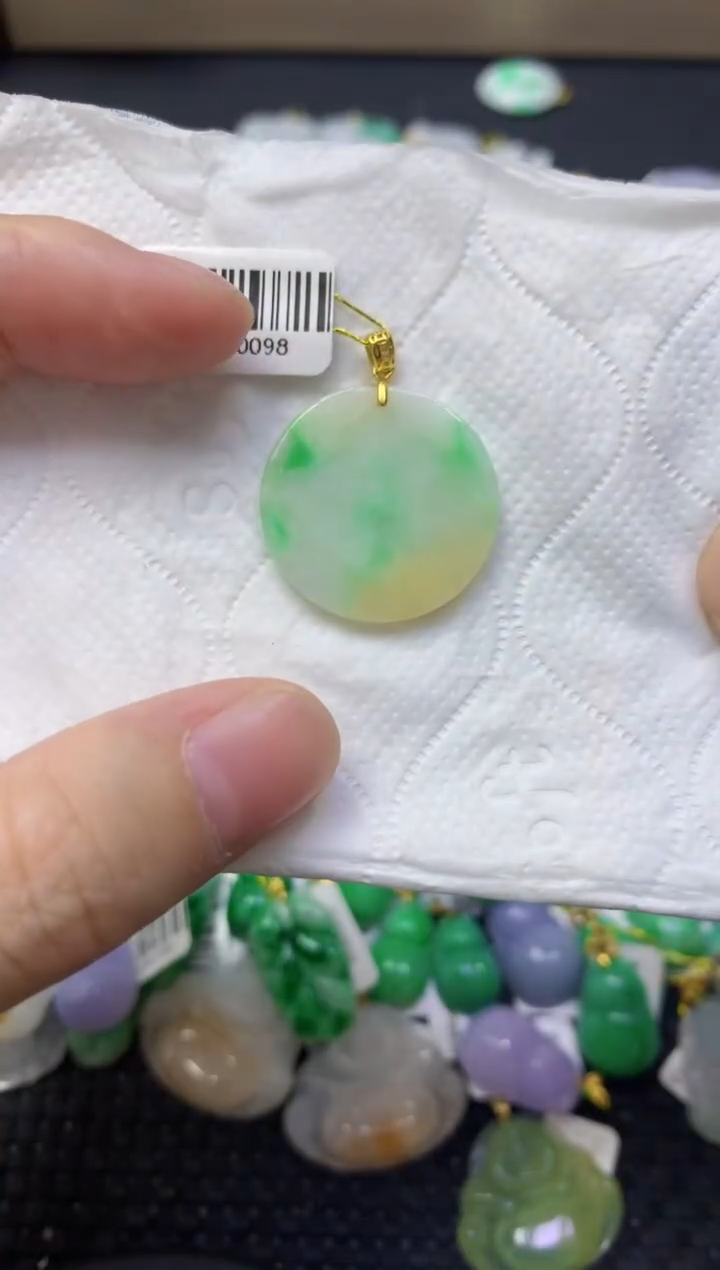 颈饰未镶嵌翡翠天然缅甸翡翠A货