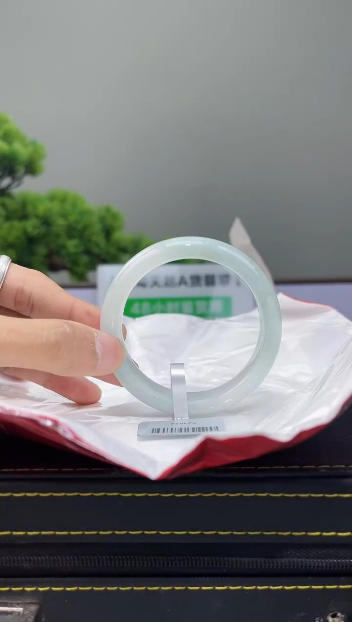 【闪购商品】翡翠手镯未镶嵌手镯9