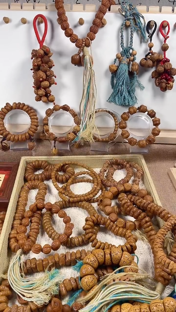 弋*弋*桃核纯手工雕刻秋香绿