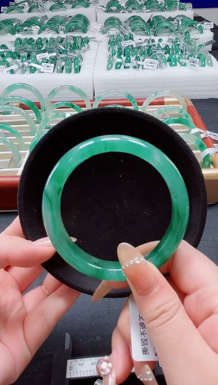 未镶嵌手镯石英质玉（非洲翠）圈口61