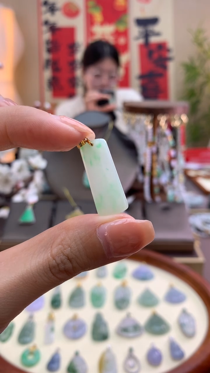 【闪购商品】翡翠颈饰18K金镶嵌无事牌