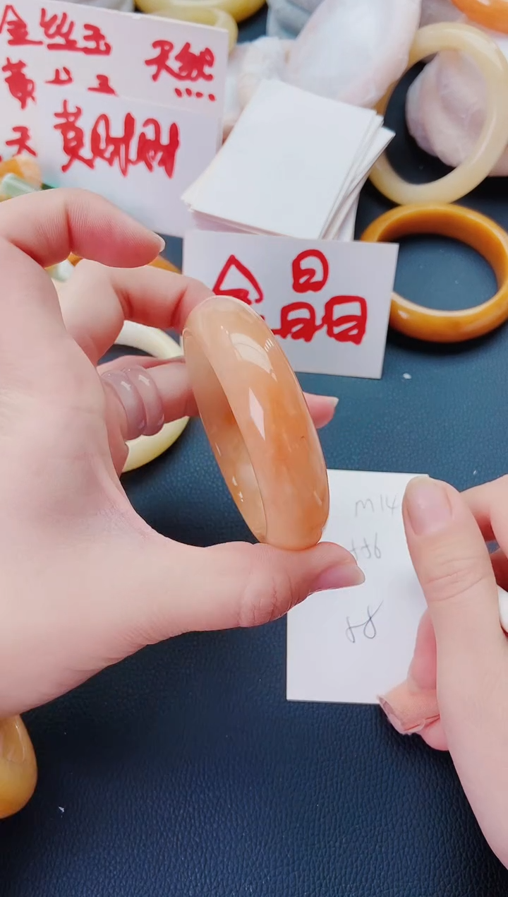 【闪购商品】石英质玉手镯未镶嵌M146-55-56