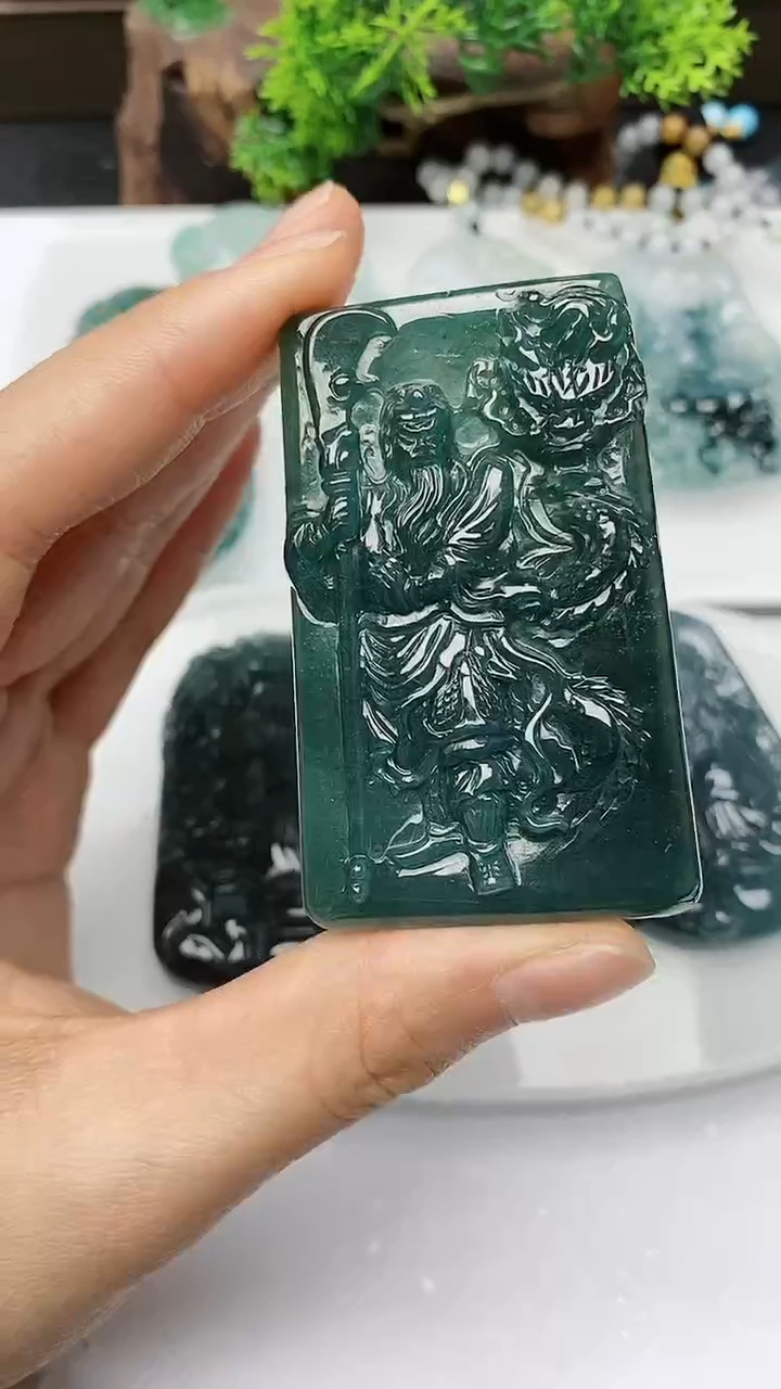 【闪购商品】翡翠颈饰未镶嵌         