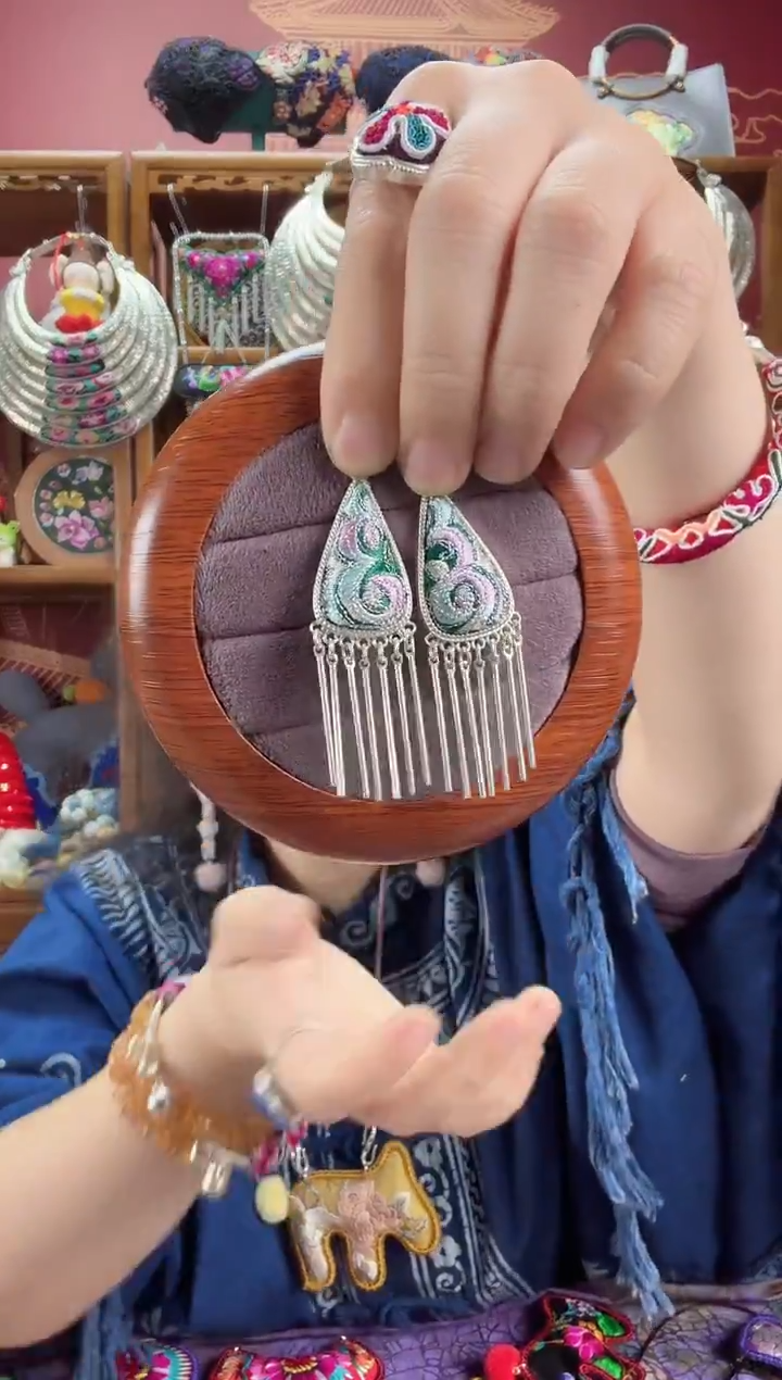 刺绣耳环86甜甜家