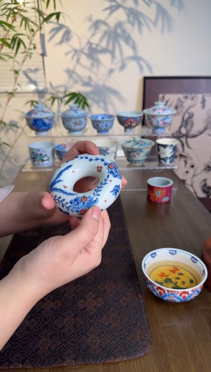 【闪购商品】雨溪山房 景德镇手绘 河豚甜甜圈盖置 