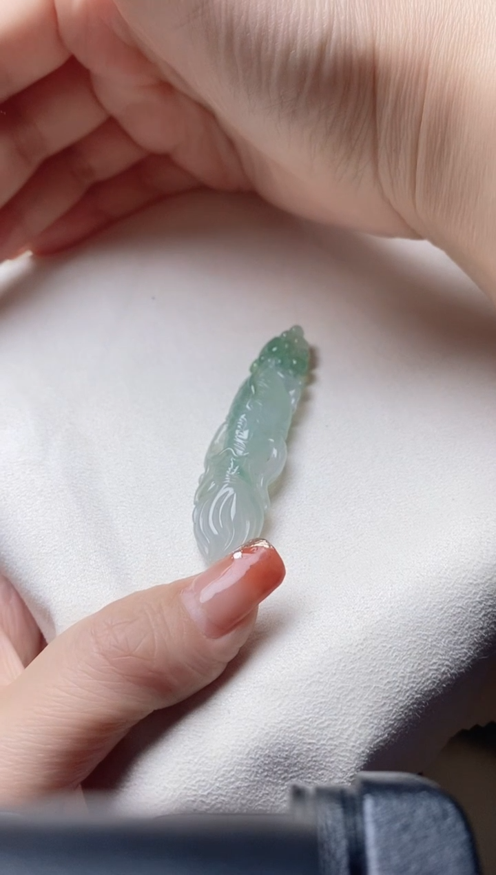颈饰未镶嵌翡翠吊坠