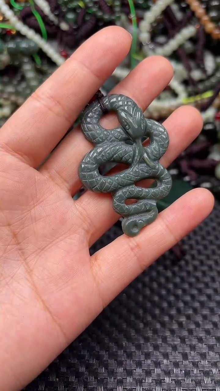 和田玉未镶嵌颈饰1