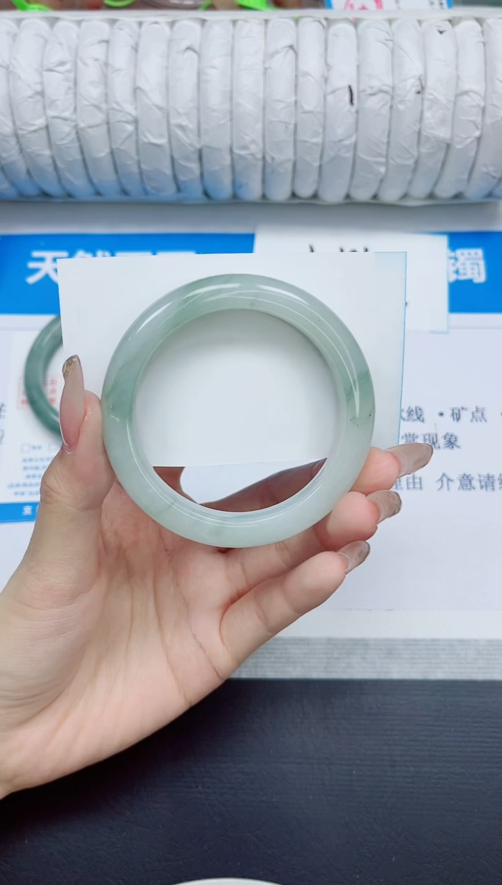 石英质玉手镯未镶嵌76/52