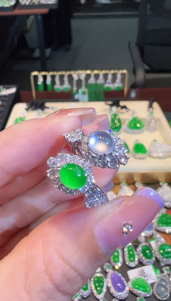 【闪购商品】翡翠戒指18K金镶嵌翡翠