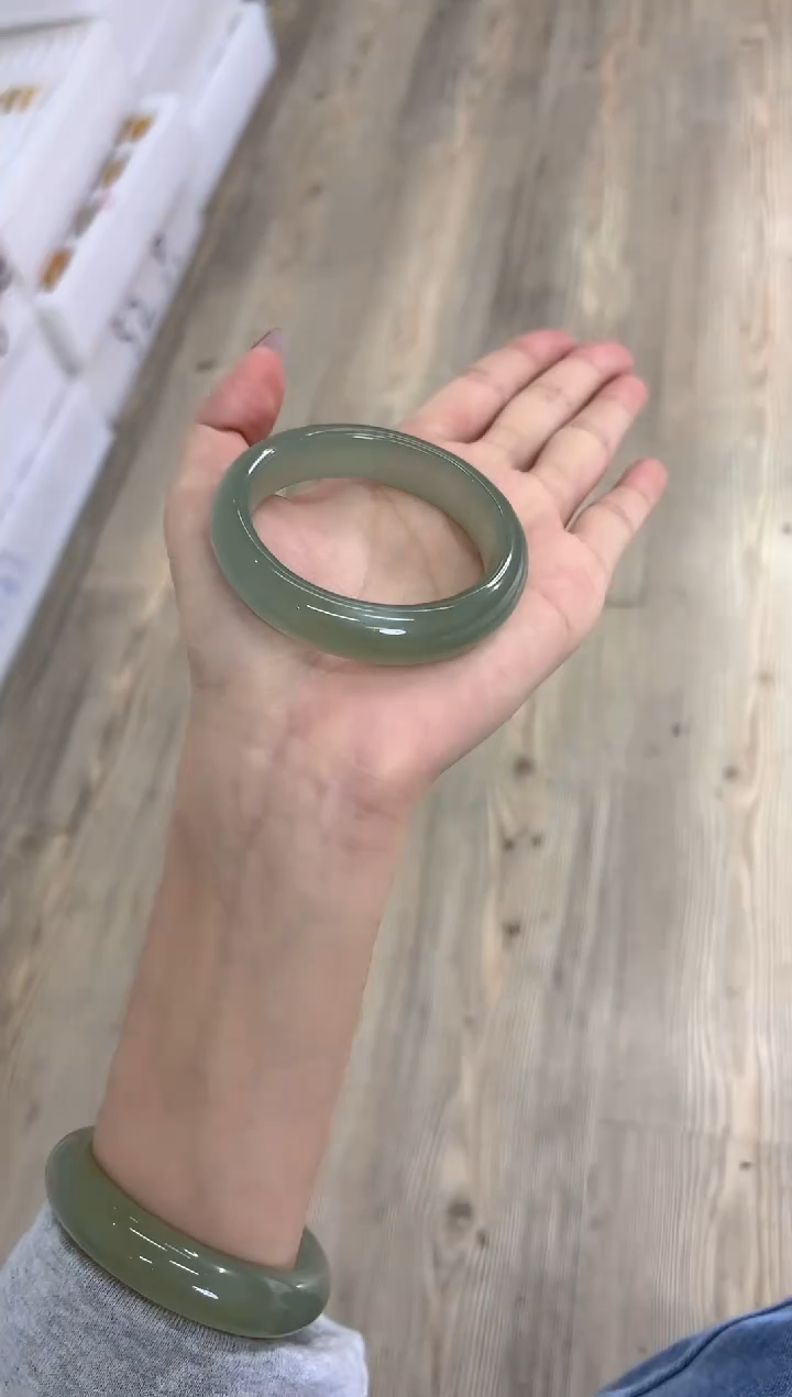 未镶嵌手镯石英质玉44-52D