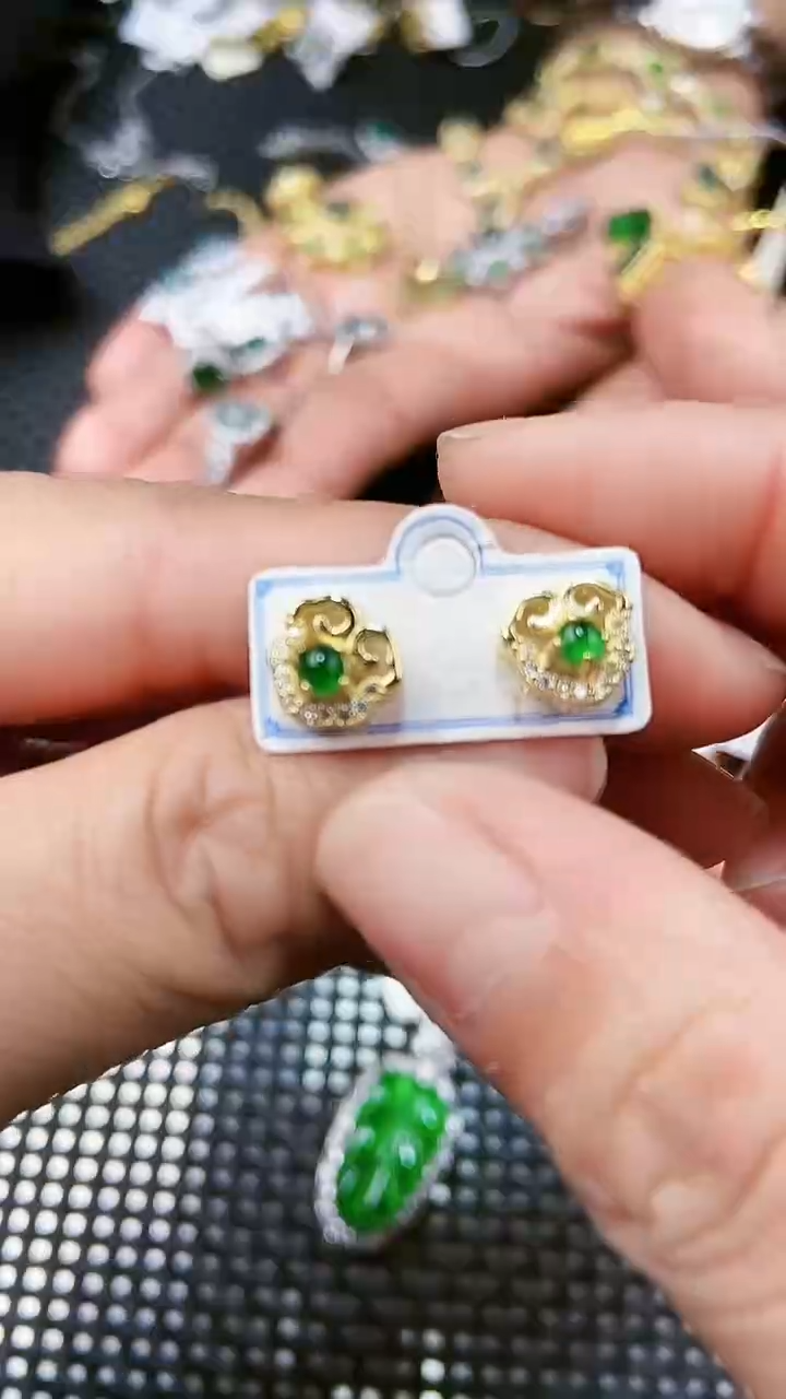【闪购商品】翡翠耳饰未镶嵌11111111
