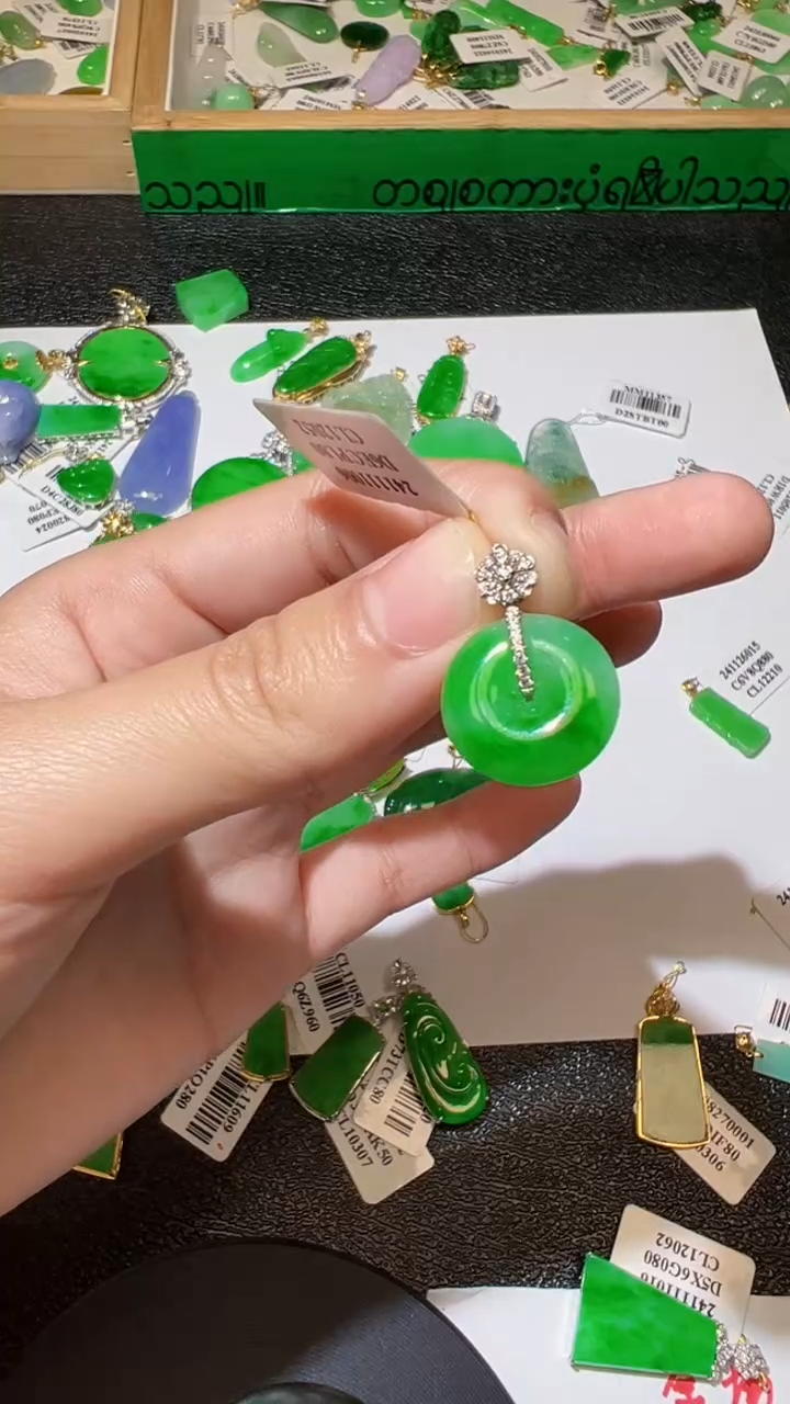 【闪购商品】翡翠挂件18K金镶嵌我