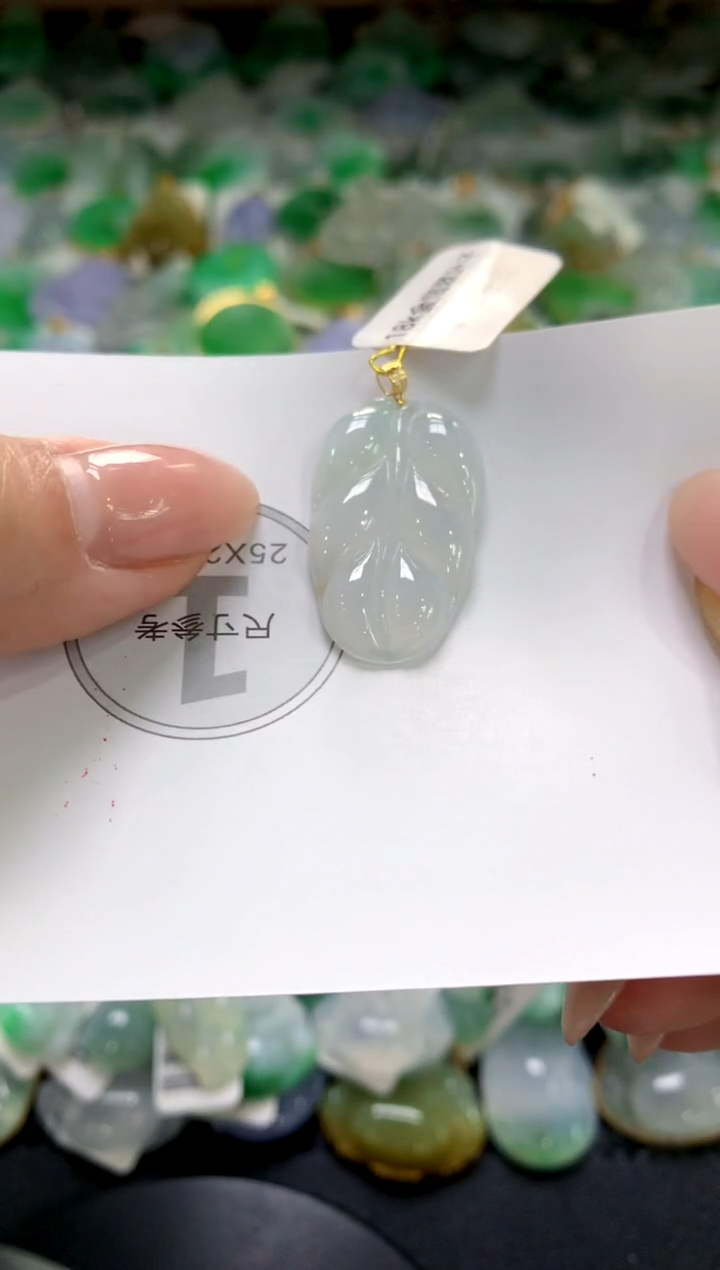 颈饰18K金镶嵌翡翠1111111111111111