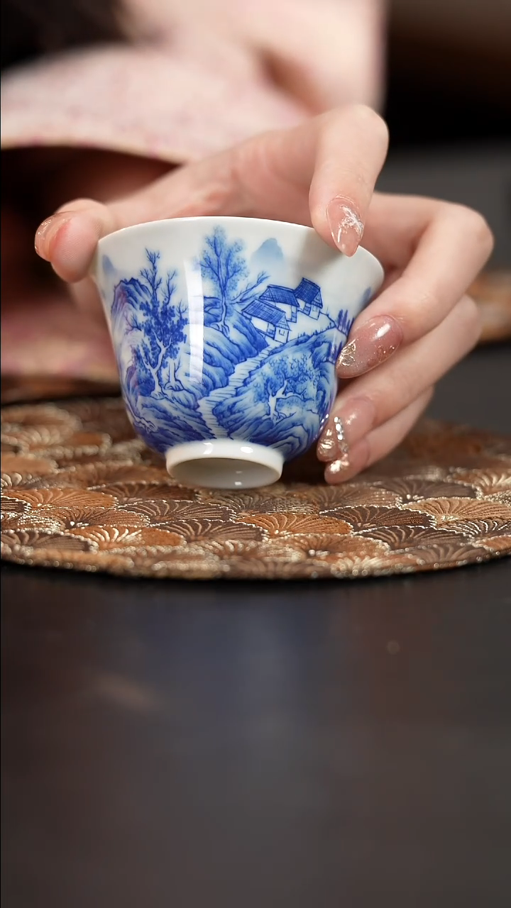 【闪购商品】杯看山柴窑青花山水