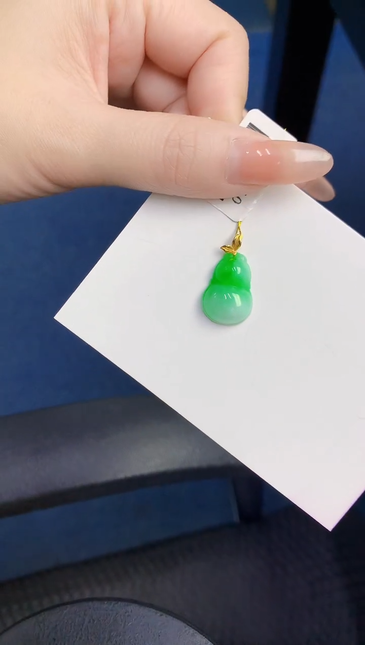 颈饰18K金镶嵌翡翠缅甸天然翡翠A货