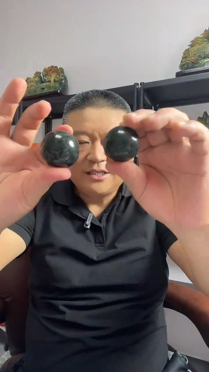 蛇纹石玉未镶嵌手球一对