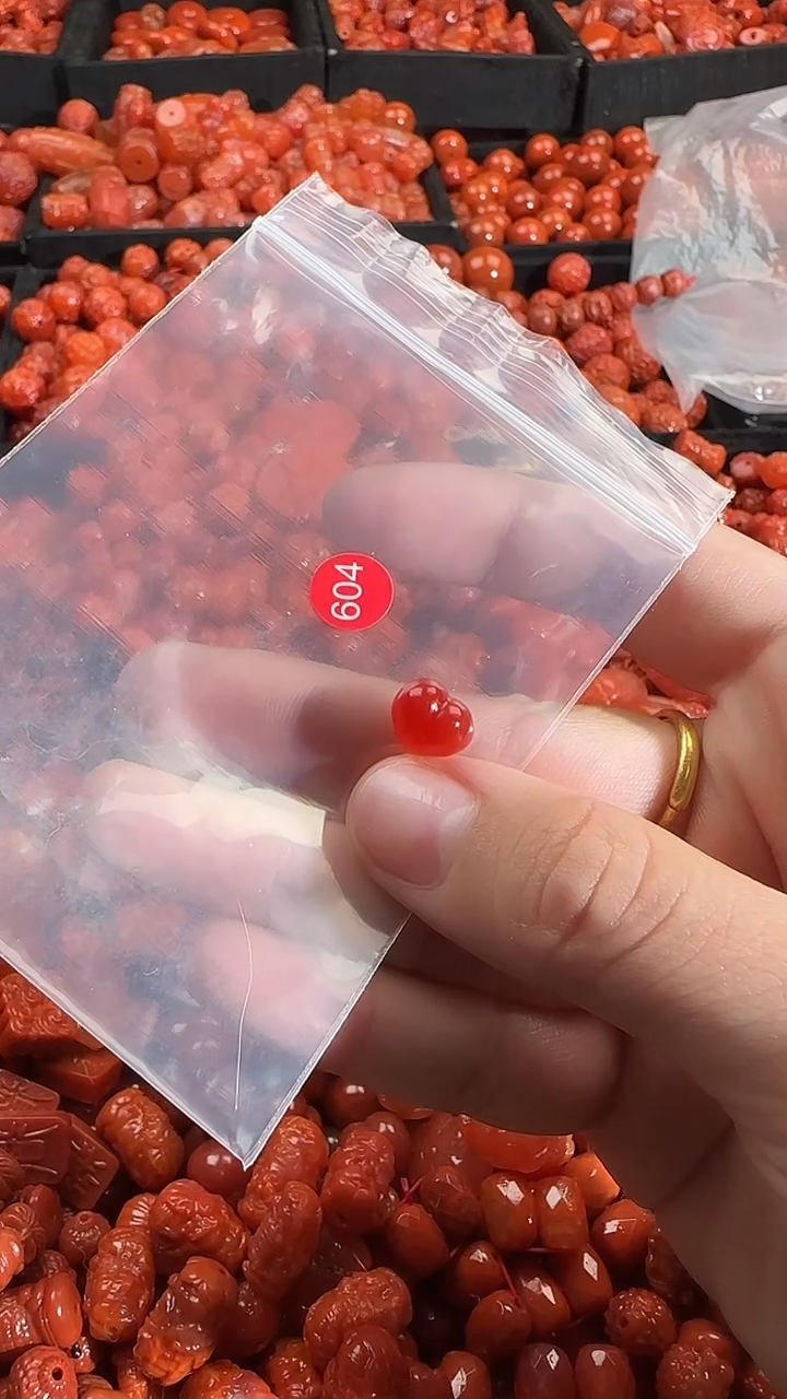 颈饰未镶嵌南红玛瑙1