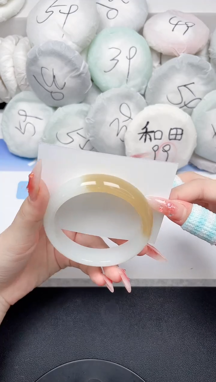 未镶嵌手镯石英质玉27-58.7