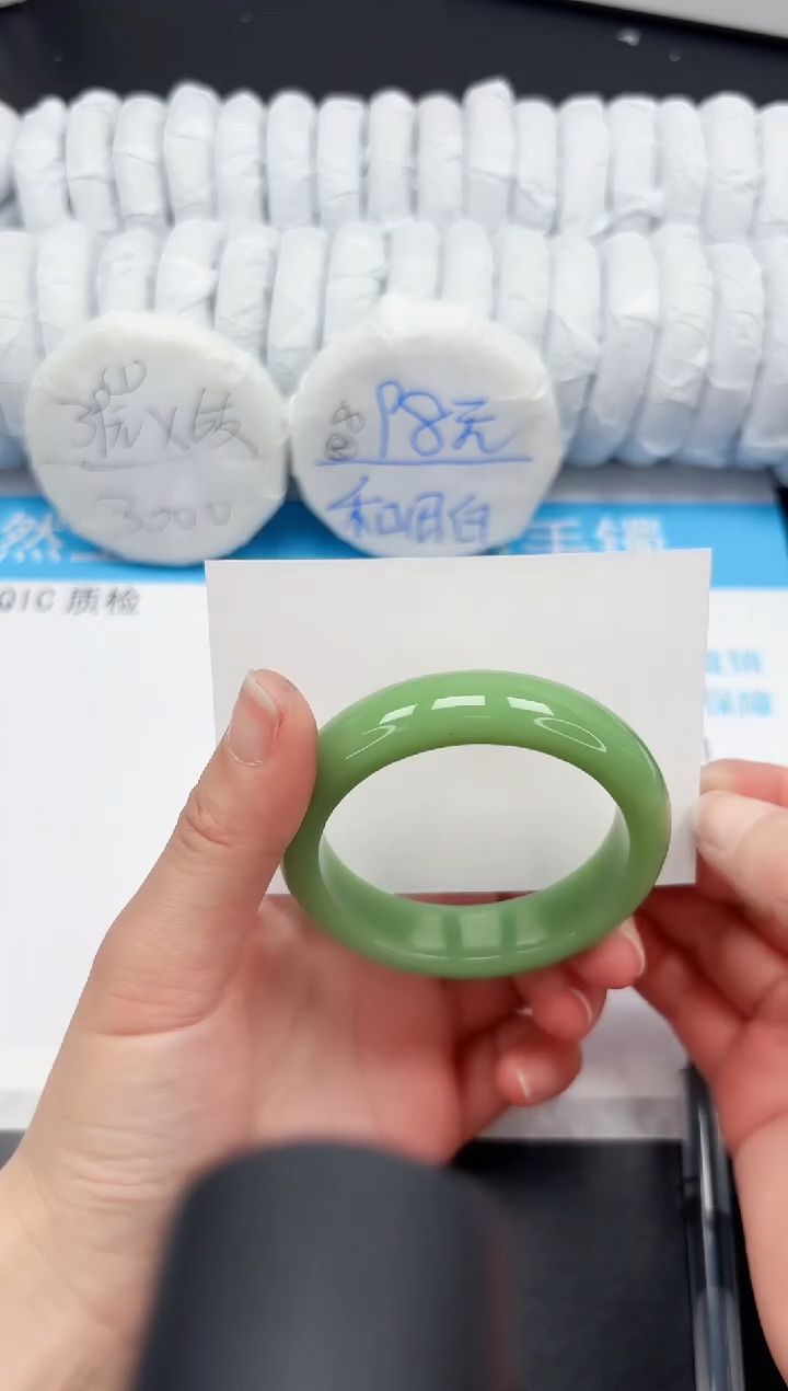 【闪购商品】石英质玉手镯未镶嵌29-53.7