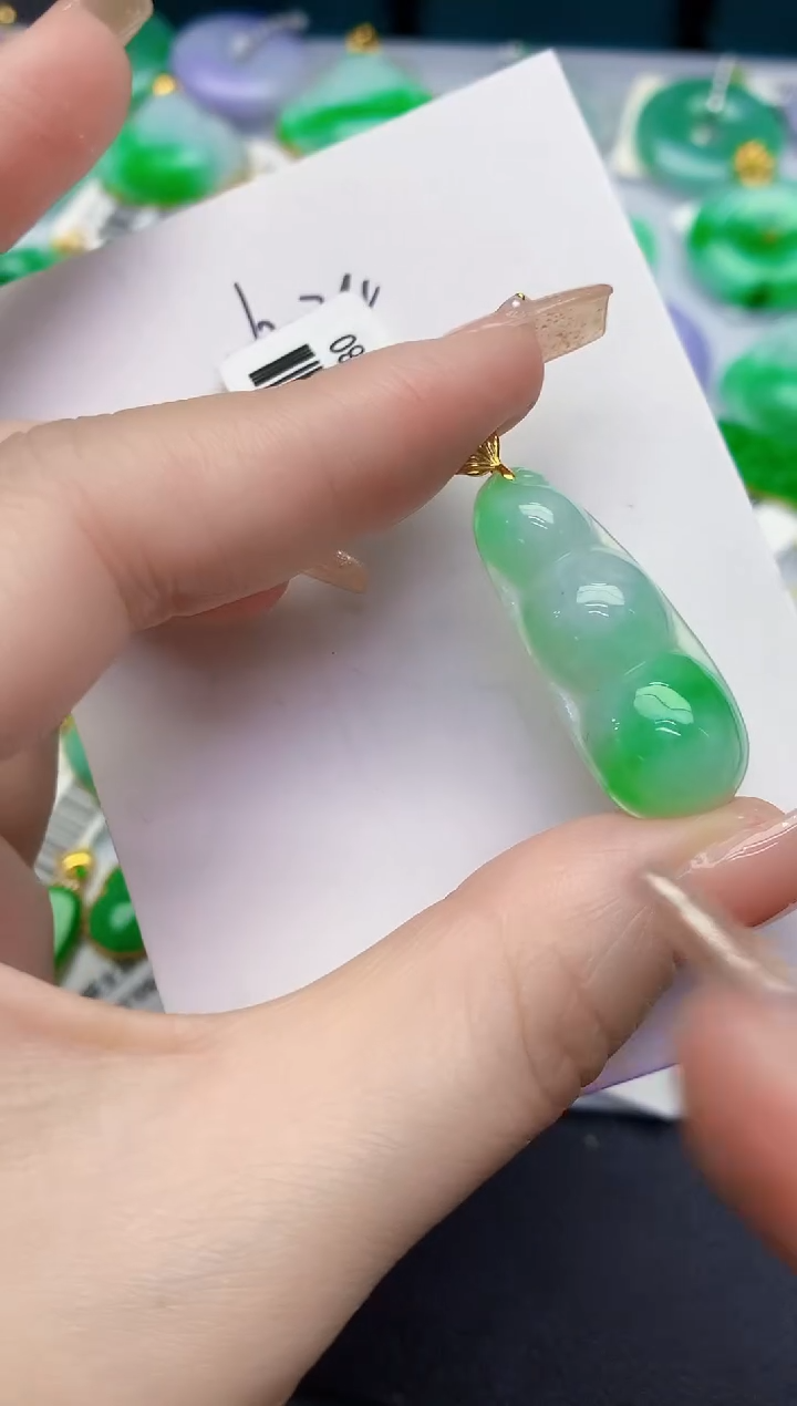 颈饰18K金镶嵌翡翠缅甸天然翡翠A货