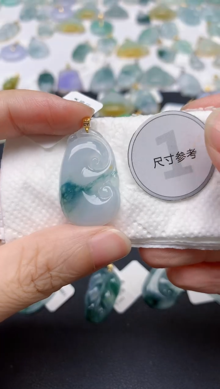 翡翠18K金镶嵌颈饰天然缅甸A货翡翠