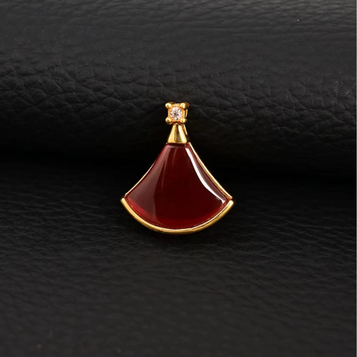 【SG】足金红玛瑙小裙子裙摆吊坠 赠链