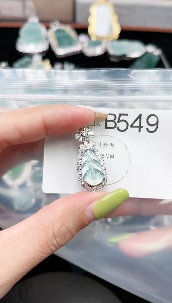 【闪购商品】翡翠颈饰未镶嵌549赠皮绳