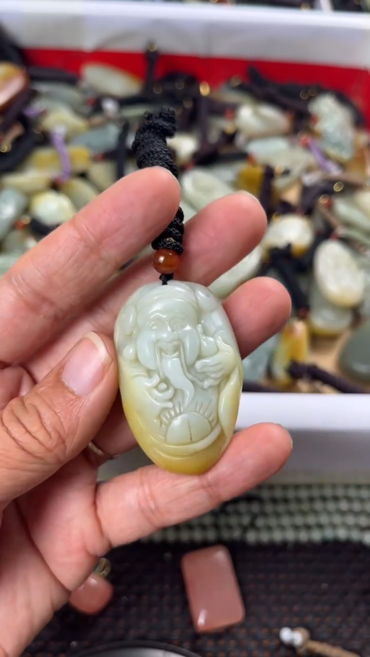 【闪购商品】和田玉颈饰未镶嵌多样性发货没有证书拍一发一有瑕