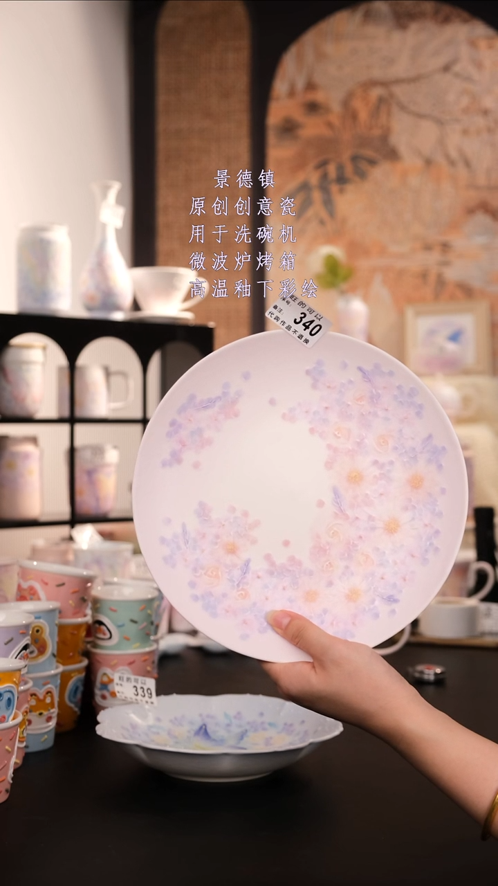 摆件景德镇手工手绘高温釉下彩设计师款