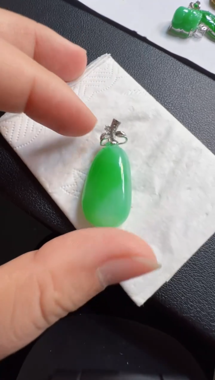 吊坠(不含链)18K金镶嵌翡翠12800