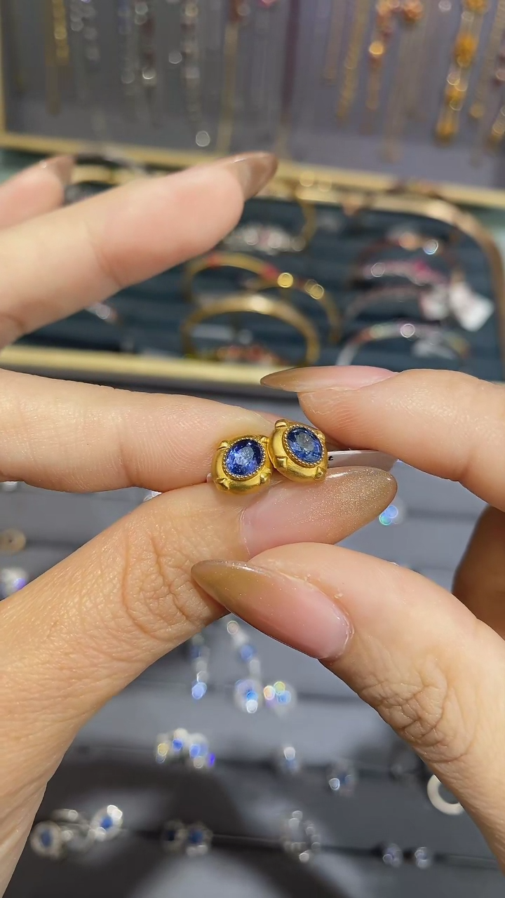 【闪购商品】蓝宝石耳钉18K金镶嵌耳钉