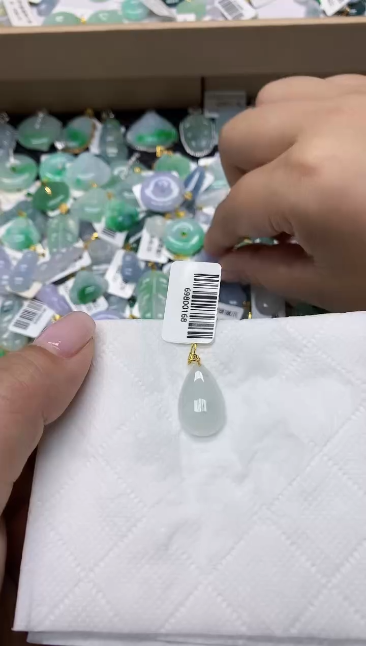 颈饰18K金镶嵌翡翠1111111111