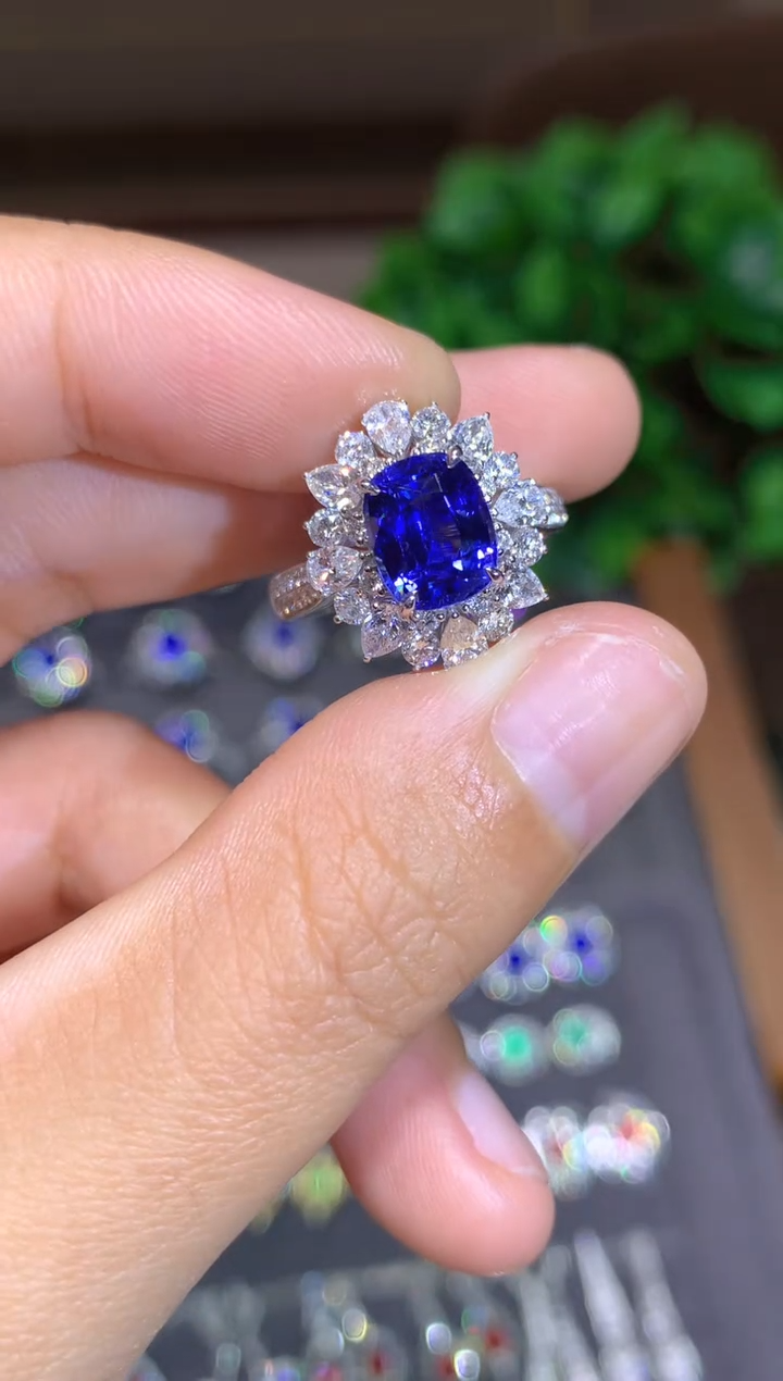 戒指蓝宝石18K金镶嵌2.65ct 