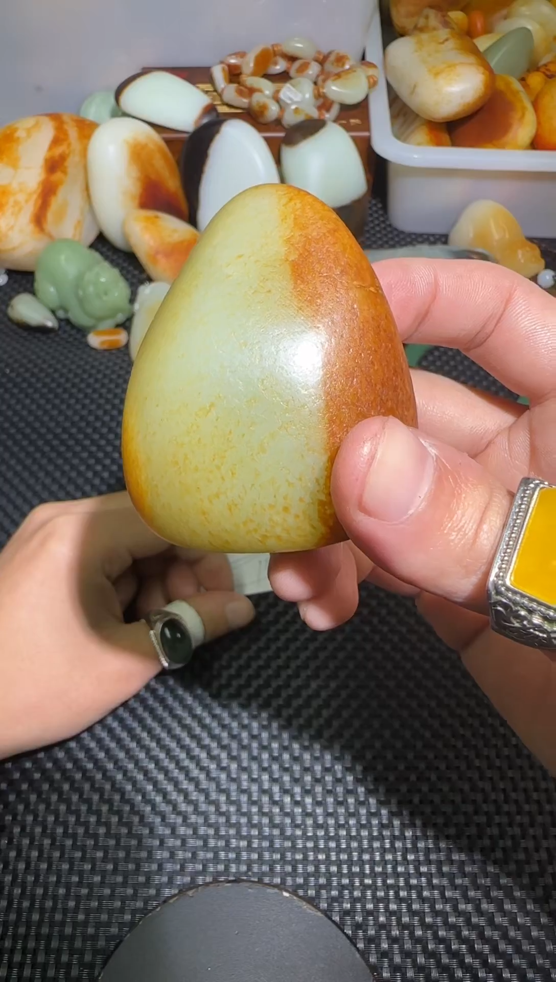 手串白玉菩提蝴*结手把件