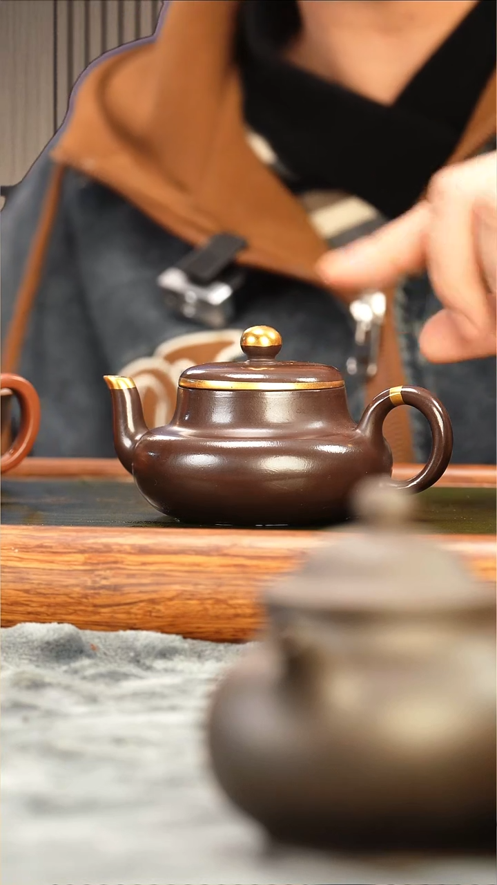 茶壶紫砂茄皮紫泥描金君德