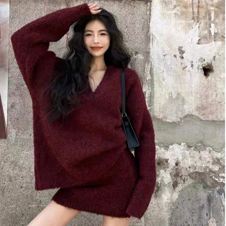 红色新年战袍2025穿搭毛衣包臀短裙套装连衣裙子2024新款女秋冬季