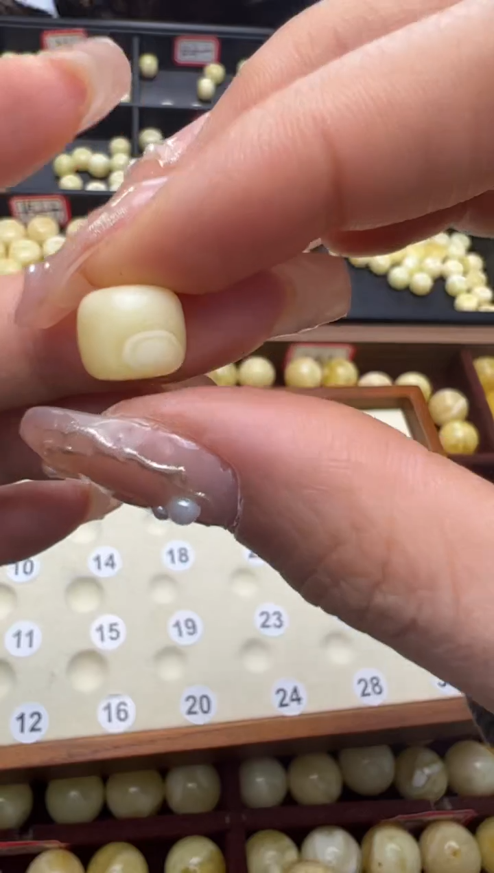 【闪购商品】蜜蜡裸石未镶嵌俄料全品10+mm0.604克