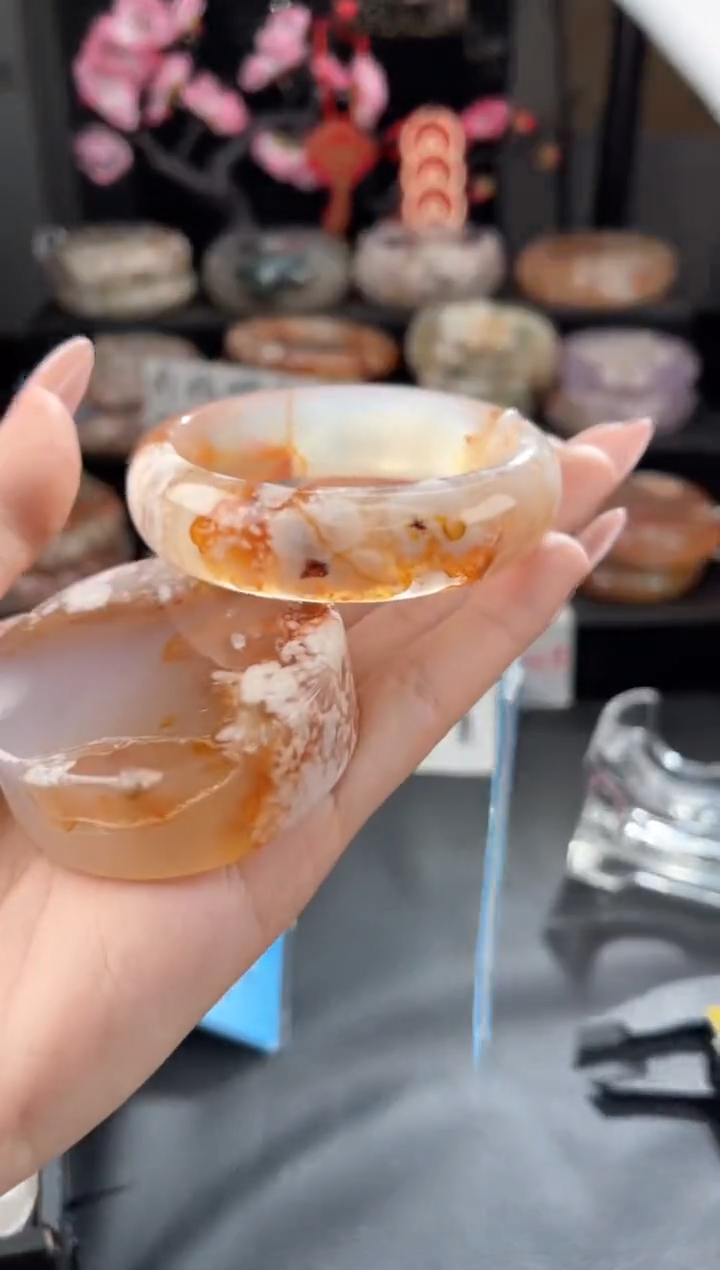 【闪购商品】石英质玉手镯未镶嵌54