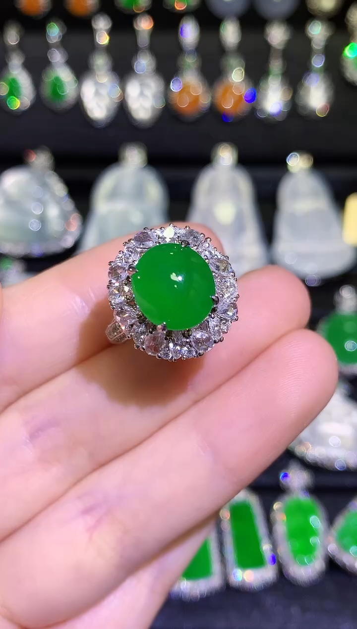 【闪购商品】翡翠戒指18K金镶嵌高冰满绿阳绿蛋面