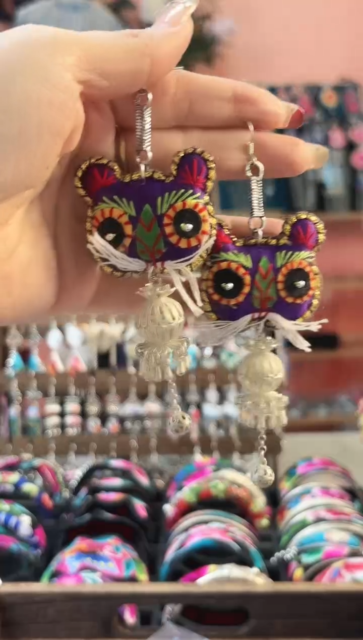 织绣彩云南阁老绣饰品193