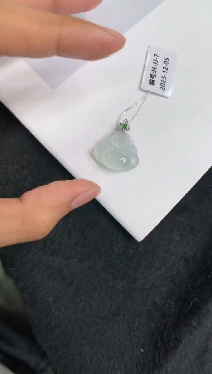 颈饰18K金镶嵌翡翠佛公