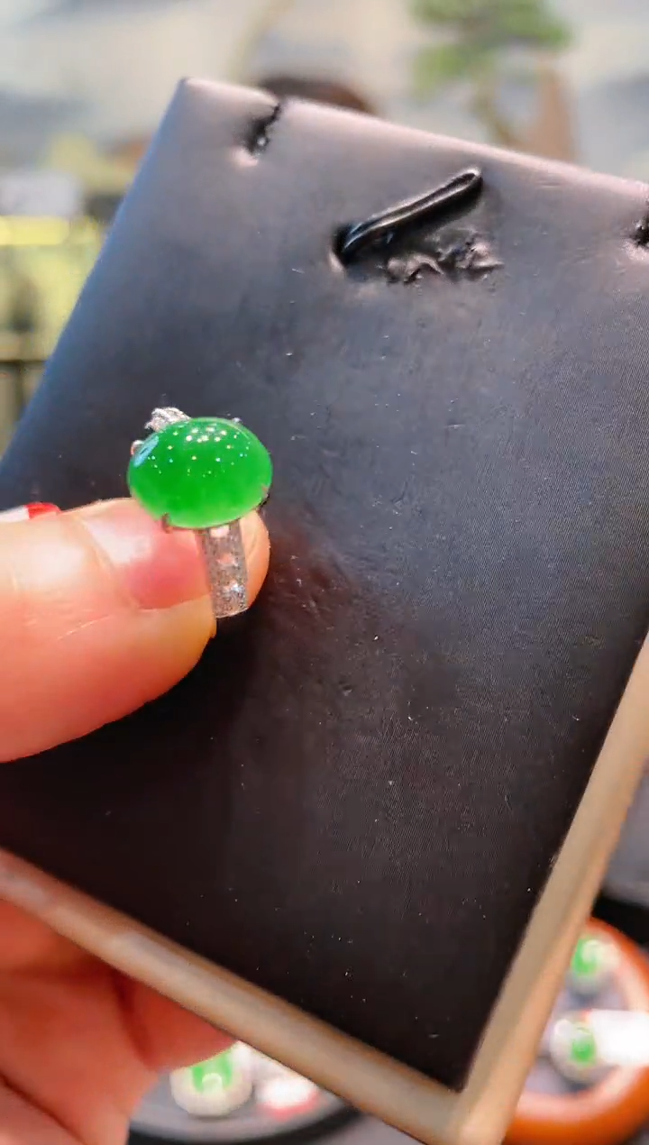 【闪购商品】翡翠颈饰18K金镶嵌A77戒指