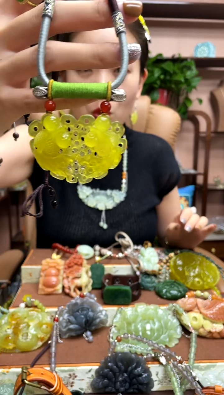 未镶嵌岫玉吊坠·