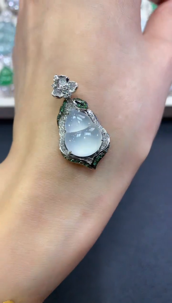 【闪购商品】翡翠吊坠(不含链)18K金镶嵌a244        